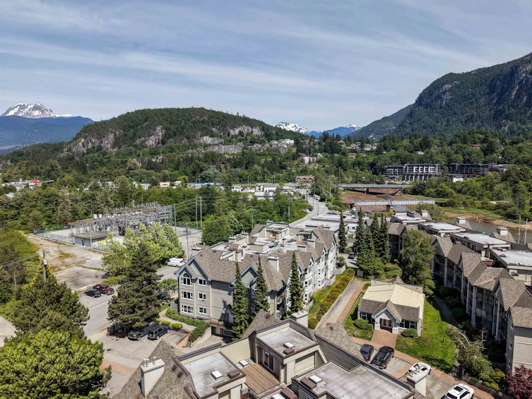 201-1460 Pemberton Avenue, Squamish, BC, V8B 0J9 - 2