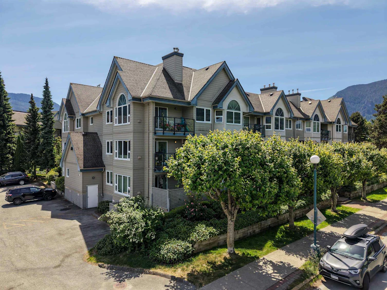 201-1460 Pemberton Avenue, Squamish, BC, V8B 0J9 - 5