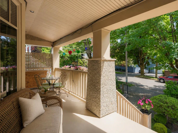 2515 W 6th Avenue, Vancouver, BC, V6K 1W4 - 2
