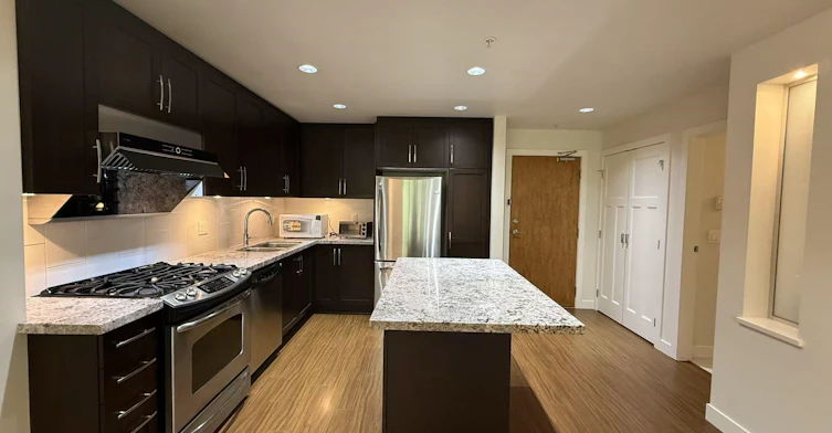 208-15428 31 Avenue, Surrey, BC, V3Z 3W4 - 3