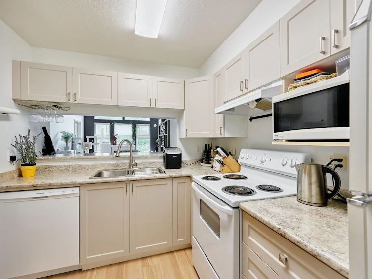 402-1190 Eastwood Street, Coquitlam, BC, V3B 7S1 - 9