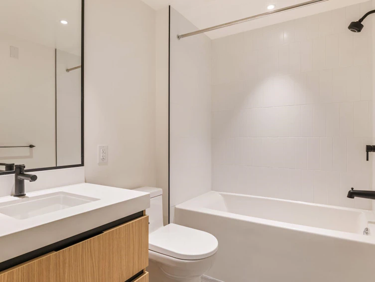 202-2235 E Broadway, Vancouver, BC, V5N 0J5 - 16