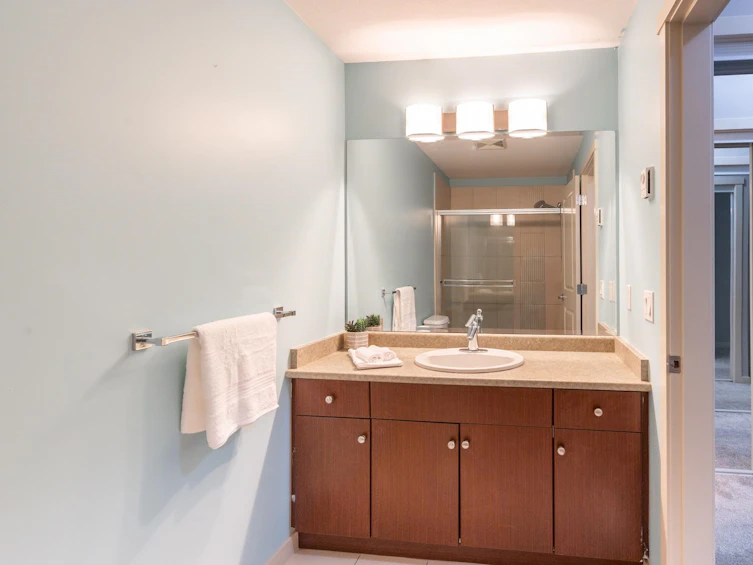 204-33328 Bourquin Crescent, Abbotsford, BC, V2S 1Y1 - 18