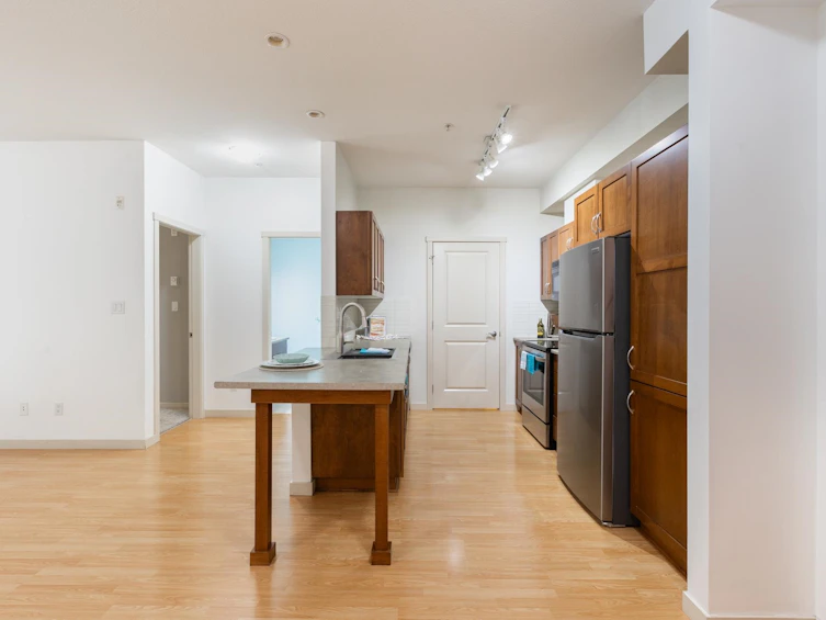 204-33328 Bourquin Crescent, Abbotsford, BC, V2S 1Y1 - 6
