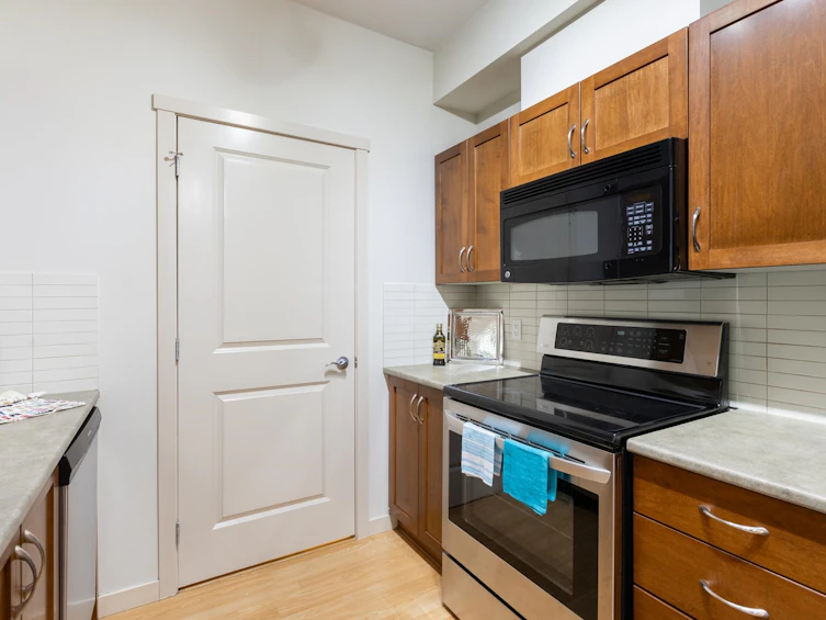 204-33328 Bourquin Crescent, Abbotsford, BC, V2S 1Y1 - 7