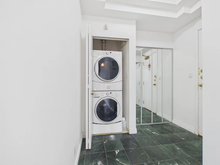 401-4830 Bennett Street, Burnaby, BC, V5H 4P6 - 5