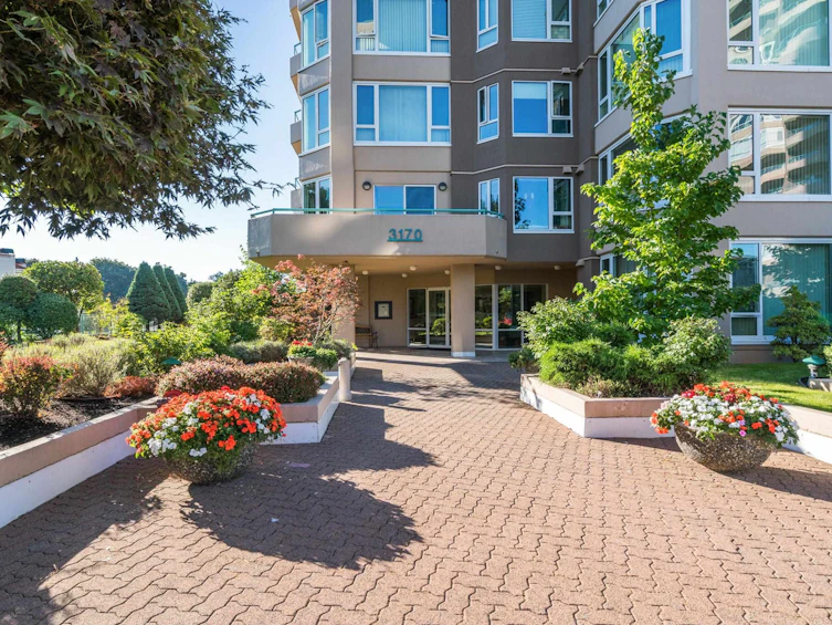 203-3170 Gladwin Road, Abbotsford, BC, V2T 5T1