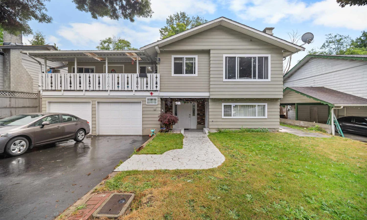 8912 Ursus Crescent