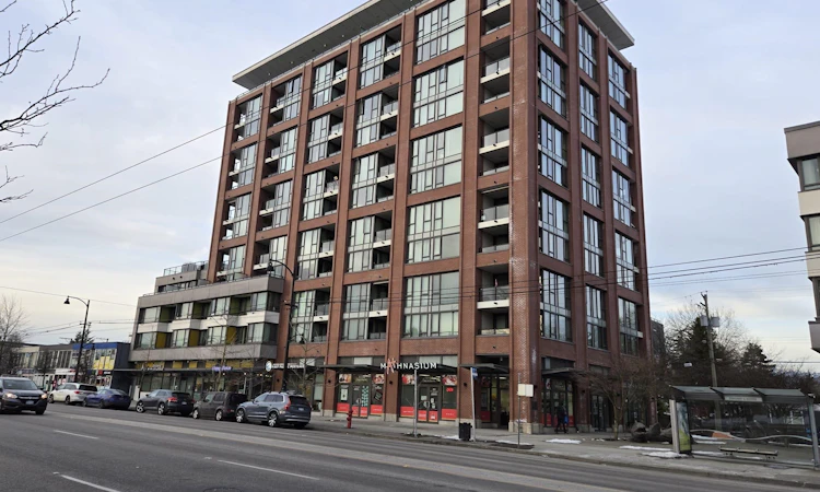 512-2689 Kingsway