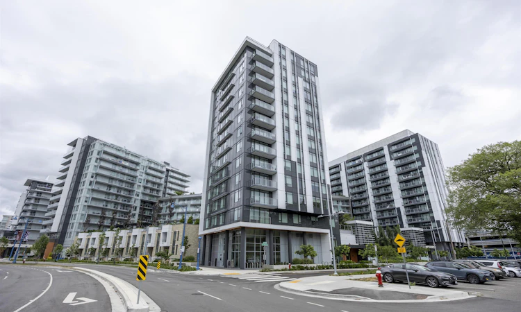 637-6808 Minoru Boulevard