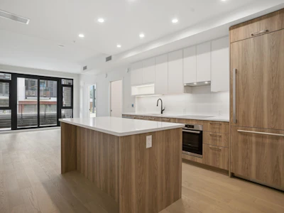 204-8398 Oak Street - 2