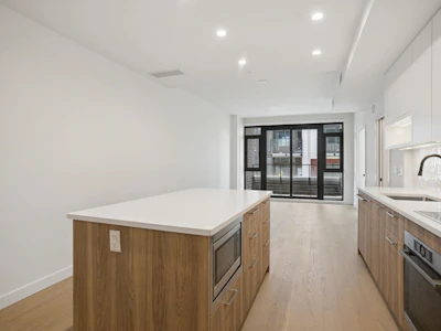 204-8398 Oak Street - 5