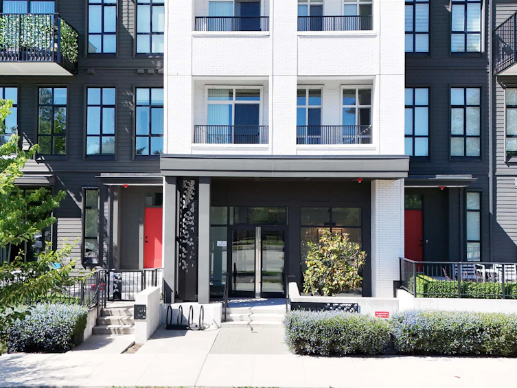 304-13963 105 Boulevard, Surrey, BC, V3T 0M9