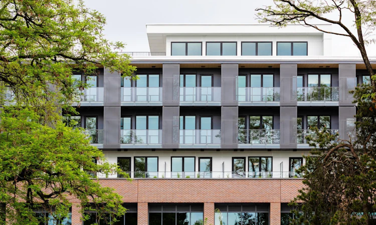 422-133 W 49th Avenue
