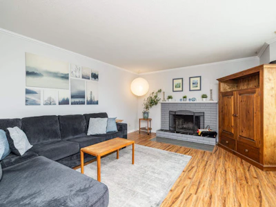 5567 44 Avenue - 3