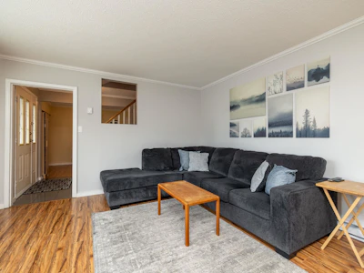 5567 44 Avenue - 4