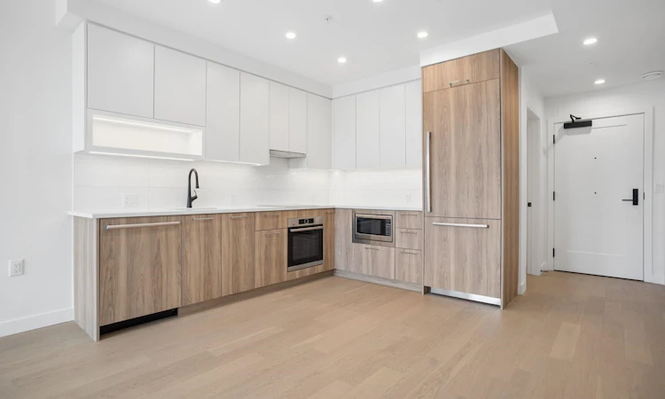 208-8398 Oak Street