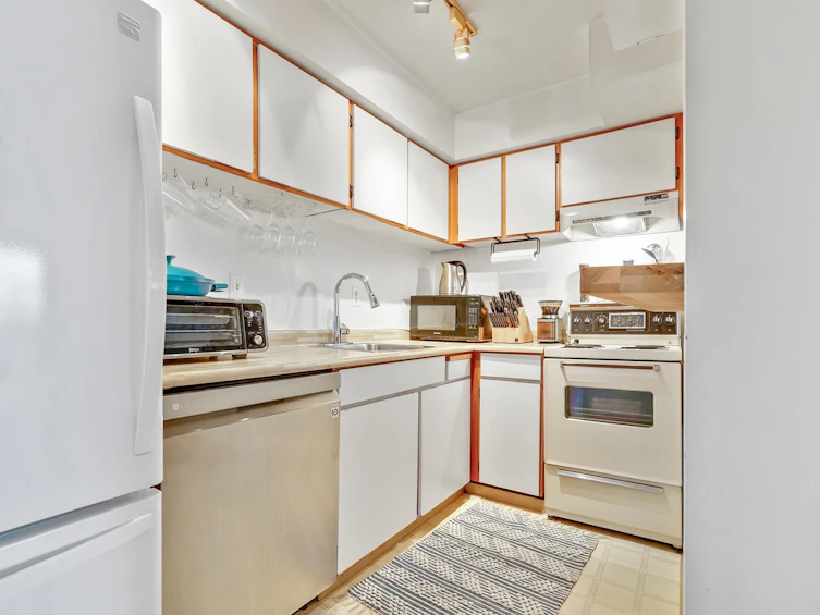 402-2215 Dundas Street, Vancouver, BC, V5L 1J9 - 8