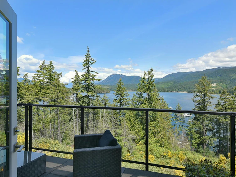 302-5780 Marine Way, Sechelt, BC, V7Z 0L8 - 2
