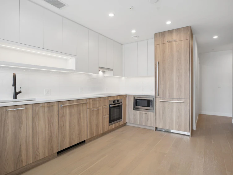 202-8398 Oak Street, Vancouver, BC, V6P 0L9 - 2