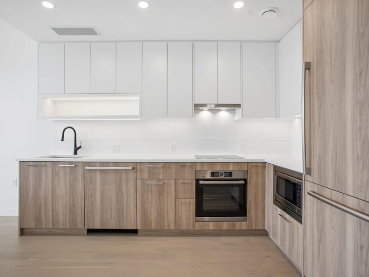 202-8398 Oak Street, Vancouver, BC, V6P 0L9