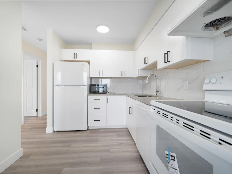 2102-6540 Burlington Avenue, Burnaby, BC, V5H 4G3 - 3