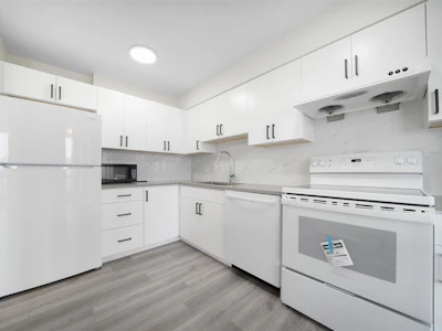2102-6540 Burlington Avenue - 4