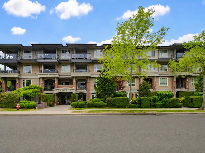 204 - 15357 17a Avenue, Surrey BC V4A 1V4