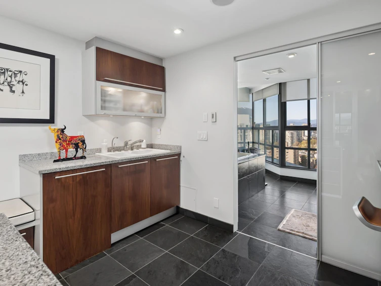 2301-909 Burrard Street, Vancouver, BC, V6Z 2N2 - 11