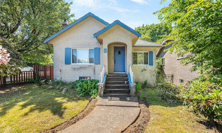 6 W King Edward Avenue