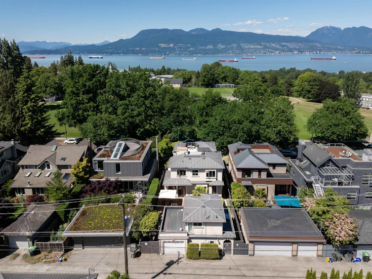 4320 W 8th Avenue, Vancouver, BC, V6R 2A1 - 2