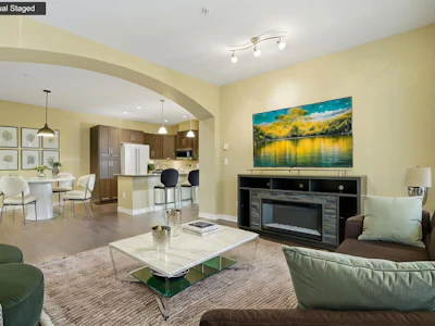 202-33485 South Fraser Way - 2