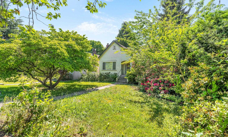 28 W King Edward Avenue