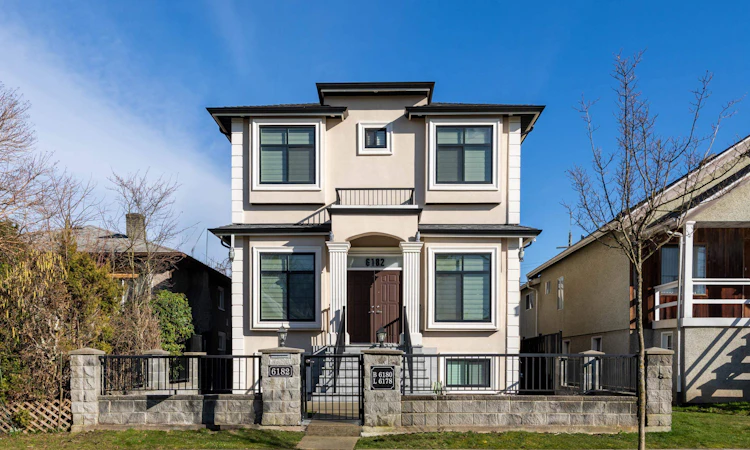 6182 Commercial Street