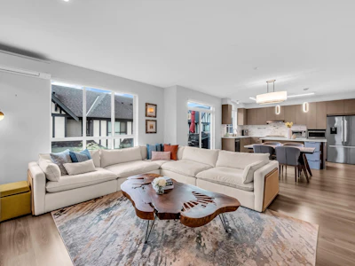 56-3500 Burke Village Promenade - 5