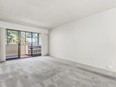 202-5553 16 Avenue - 5