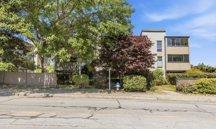 202-5553 16 Avenue