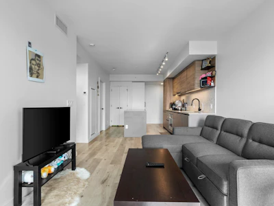 3012-10448 University Drive - 5