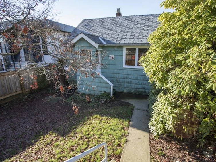 11 Hythe Avenue, Burnaby, BC, V5B 3H6 - 9
