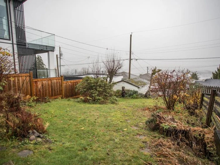 11 Hythe Avenue, Burnaby, BC, V5B 3H6 - 24