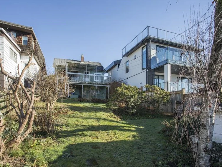 11 Hythe Avenue, Burnaby, BC, V5B 3H6 - 13