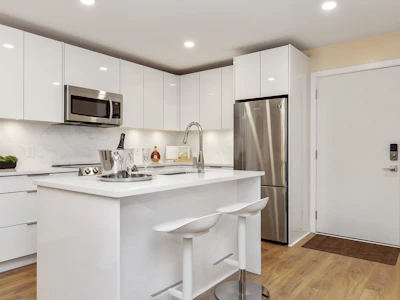 607-15739 Fraser Highway - 4