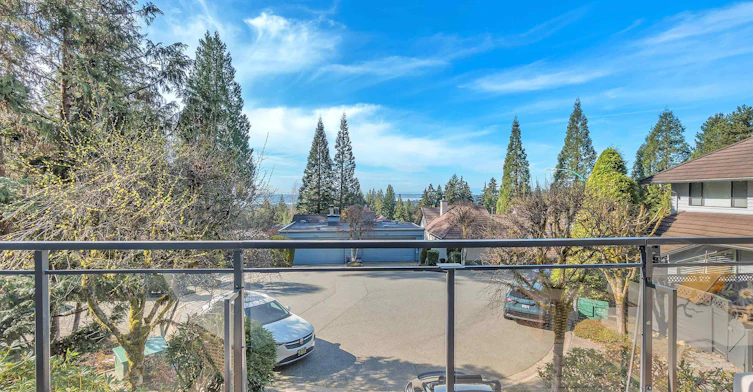 5706 Owl Court, North Vancouver, BC, V7R 4V6 - 8