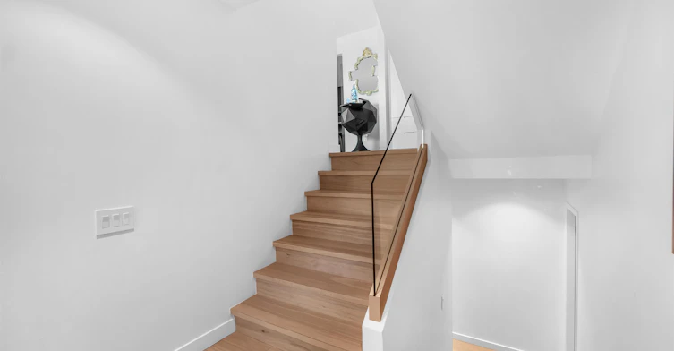 5706 Owl Court, North Vancouver, BC, V7R 4V6 - 34