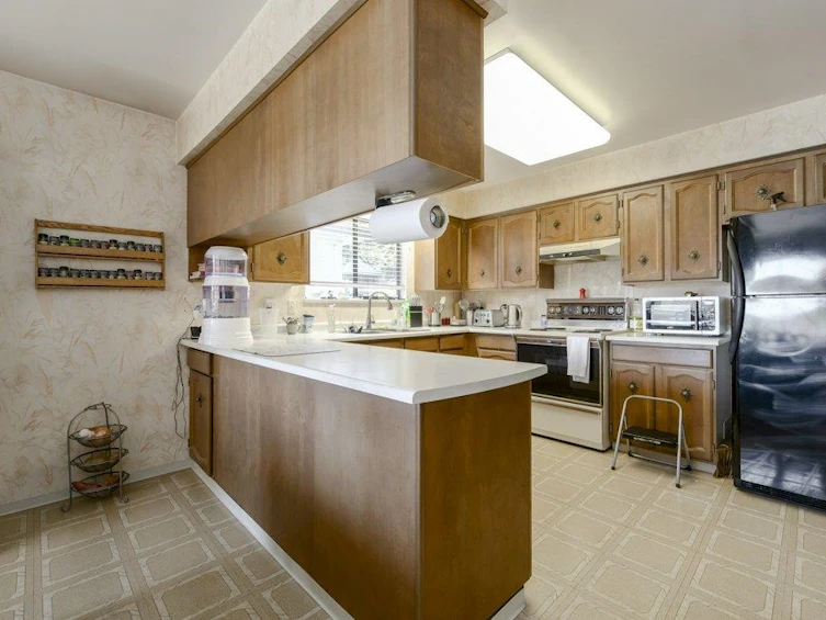 8194 Woodlake Court, Burnaby, BC, V5A 3P4 - 14