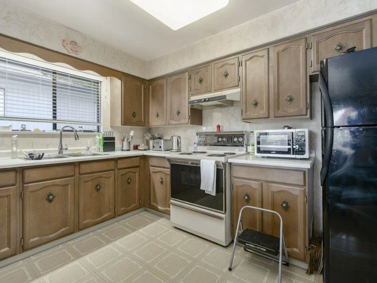 8194 Woodlake Court, Burnaby, BC, V5A 3P4 - 15