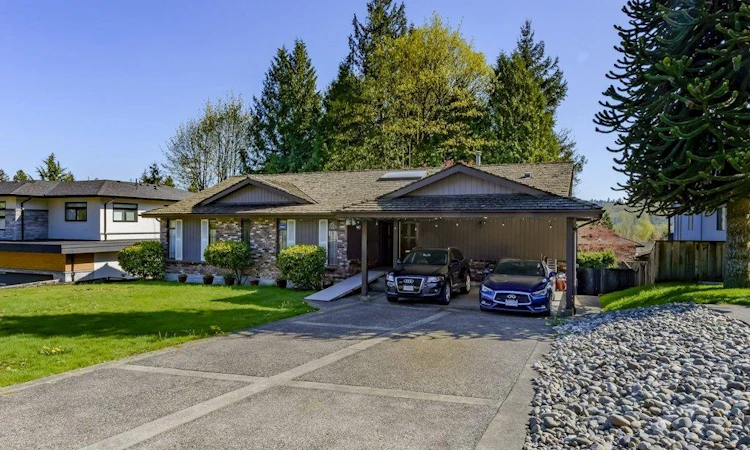8194 Woodlake Court