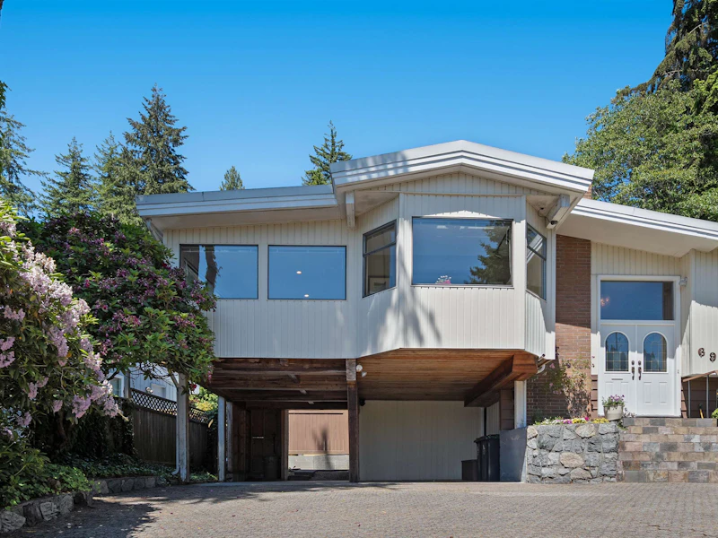 697 Plymouth Drive, North Vancouver BC V7H 2H5