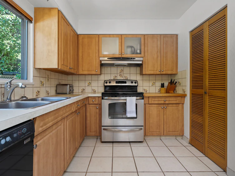 697 Plymouth Drive, North Vancouver, BC, V7H 2H5 - 4