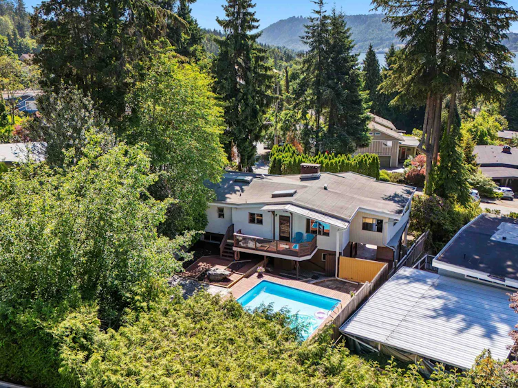 697 Plymouth Drive, North Vancouver, BC, V7H 2H5 - 3